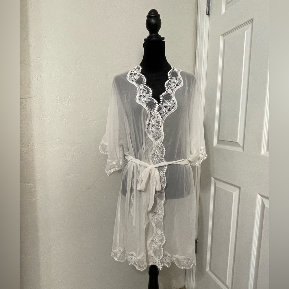 Victoria secret Elegant Sheer Lace Trim Robe